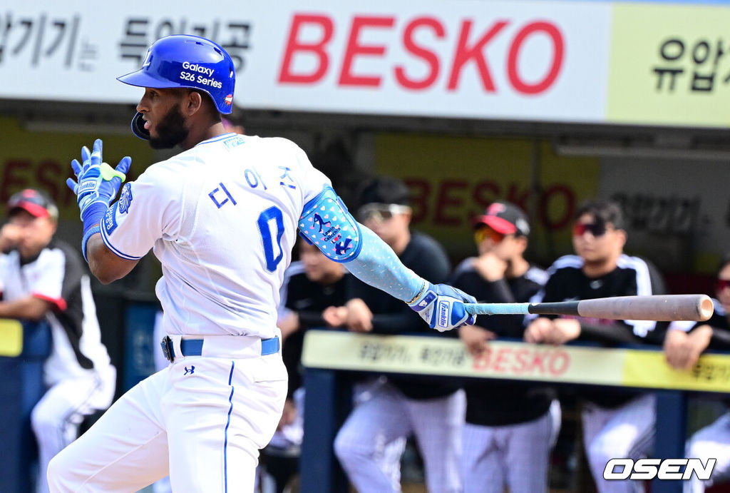 18일 대구삼성라이온즈파크에서 2026 신한 SOL KBO리그 삼성 라이온즈와 LG 트윈스의 경기가 열렸다.7연승에 도전하는 삼성은 잭 오러클린, LG는 임찬규가 선발로 나섰다.4회말 무사 2,3루에서 삼성 디아즈가 선제 2타점 적시타를 날리고 있다. 2026.04.18 / jpnews@osen.co.kr