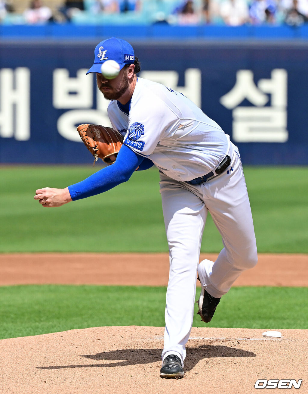 18일 대구삼성라이온즈파크에서 2026 신한 SOL KBO리그 삼성 라이온즈와 LG 트윈스의 경기가 열렸다.7연승에 도전하는 삼성은 잭 오러클린, LG는 임찬규가 선발로 나섰다.1회초 삼성 오러클린이 역투하고 있다. 2026.04.18 / jpnews@osen.co.kr