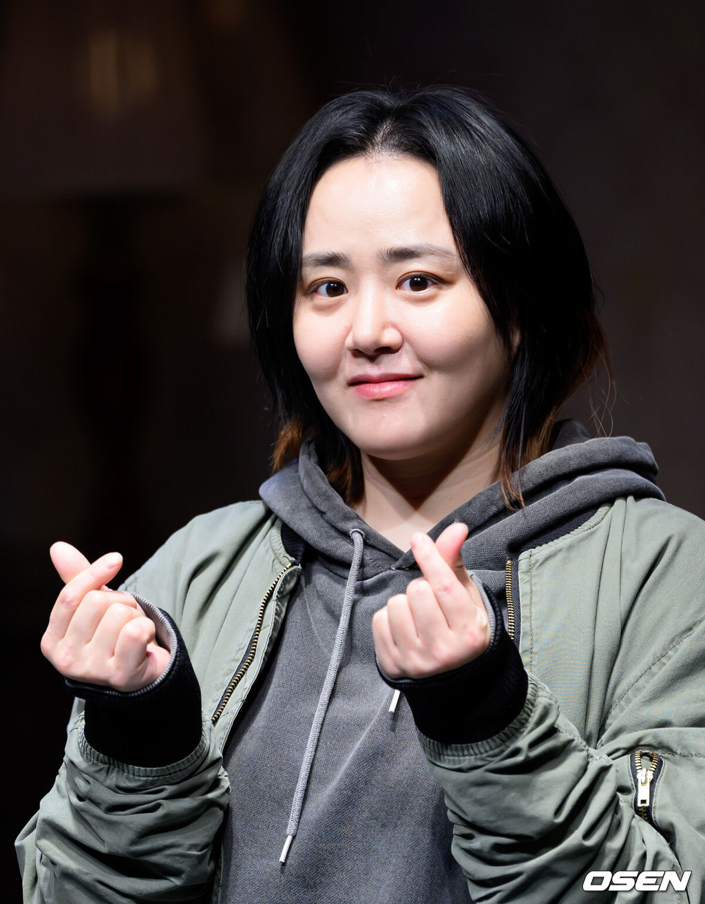 19일 오후 서울 대학로TOM티오엠에서 연극 ‘오펀스’의 프레스콜이 열렸다.연극 ‘오펀스(Orphans)’는 필라델피아 북부를 배경으로 중년의 갱스터 해롤드와 고아 형제 트릿, 필립이 이상한 동거를 통해 가족이 되어가는 이야기를 다룬다.배우 문근영이 포토타임을 가지고 있다. 2026.03.19 /sunday@osen.co.kr