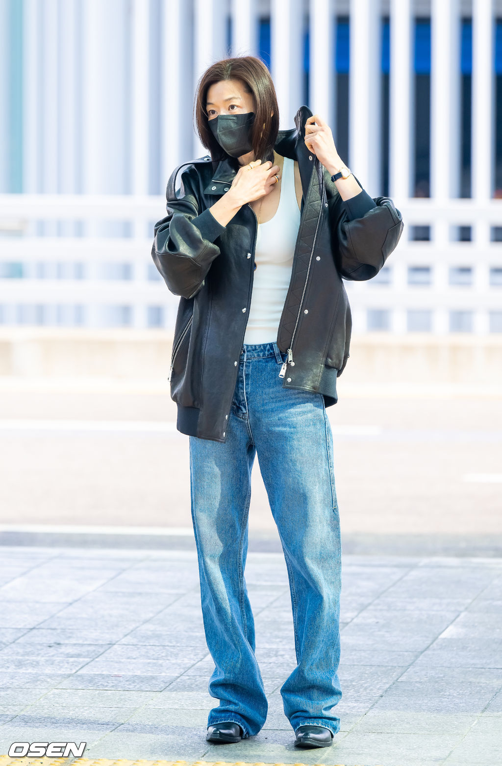 가죽 재킷 속 반전 바디수트