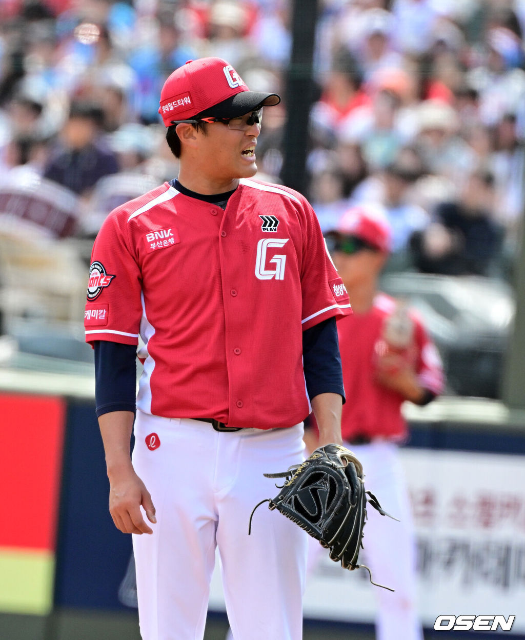 19일 부산 사직야구장에서 2026 신한 SOL KBO리그 롯데 자이언츠와 한화 이글스의 경기가 열렸다.롯데는 박세웅, 한화는 에르난데스가 선발로 나섰다.3회초 2사에서 롯데 박세웅이 한화 강백호에 안타를 허용하며 아쉬워하고 있다. 2026.04.19 / jpnews@osen.co.kr