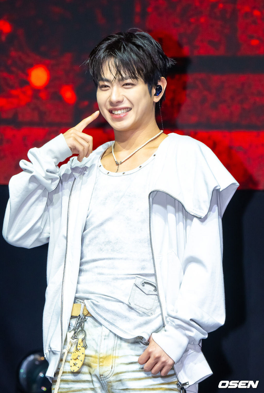 20일 오후 서울 영등포 명화라이브홀에서 그룹 이븐(EVNNE) 컴백 쇼케이스가 진행됐다.이븐은 첫 싱글앨범 ‘뱉어’(Backtalk)와 뮤직비디오를 공개하며 본격적인 활동에 돌입한다. 이들은 지난 2023년 보이즈 플래닛을 통해 결성된 이후 약 2년 3개월간 다양한 음악을 선보이며 팬덤을 확장해왔다. 이번 앨범을 통해 5인조로 새롭게 재편된 ‘뉴 이븐’으로 돌아오며 기대감을 높이고 있다.  이븐 멤버 케이타가 포즈를 취하고 있다.  2026.04.20 / soul1014@osen.co.kr