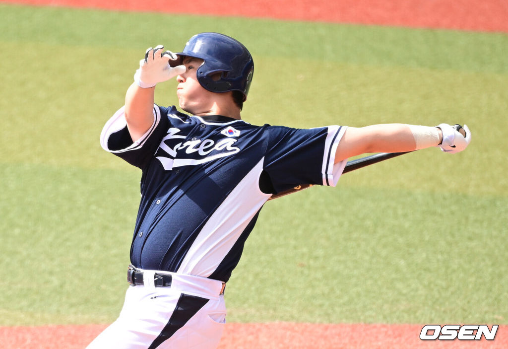 2026 WBC(월드베이스볼클래식)를 준비하는 대한민국 야구 대표팀이 23일 일본 오키나와 가데나 야구장에서 프로야구 한화 이글스와 연습경기를 펼쳤다. 야구 대표팀은 오키나와에서 국내 팀들과 6차례 연습경기를 치르며 전력을 끌어올릴 예정이다.2회초 무사 1루 상황 대표팀 노시환이 선제 좌월 투런포를 날리고 있다. 2026.02.23 / dreamer@osen.co.kr