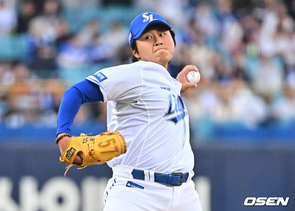 2일 대구삼성라이온즈파크에서 2026 신한 SOL KBO 리그 삼성 라이온즈와 두산 베어스의 경기가 열렸다. 홈팀 삼성은 이승현이, 방문팀 두산은 최민석이 선발 출전했다. 삼성 라이온즈 선발 투수 이승현이 역투하고 있다. 2026.04.02 / foto0307@osen.co.kr