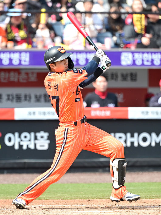 11일 대전 한화생명볼파크에서 ‘2026 신한 SOL KBO리그’ 한화 이글스와 KIA 타이거즈의 경기가 열렸다.홈팀 한화는 왕옌청, 방문팀 KIA는 이의리를 선발로 내세웠다. 3회말 1사 1루 상황 한화 이원석이 달아나는 1타점 우중간 3루타를 날리고 있다. 2026.04.11 / dreamer@osen.co.kr