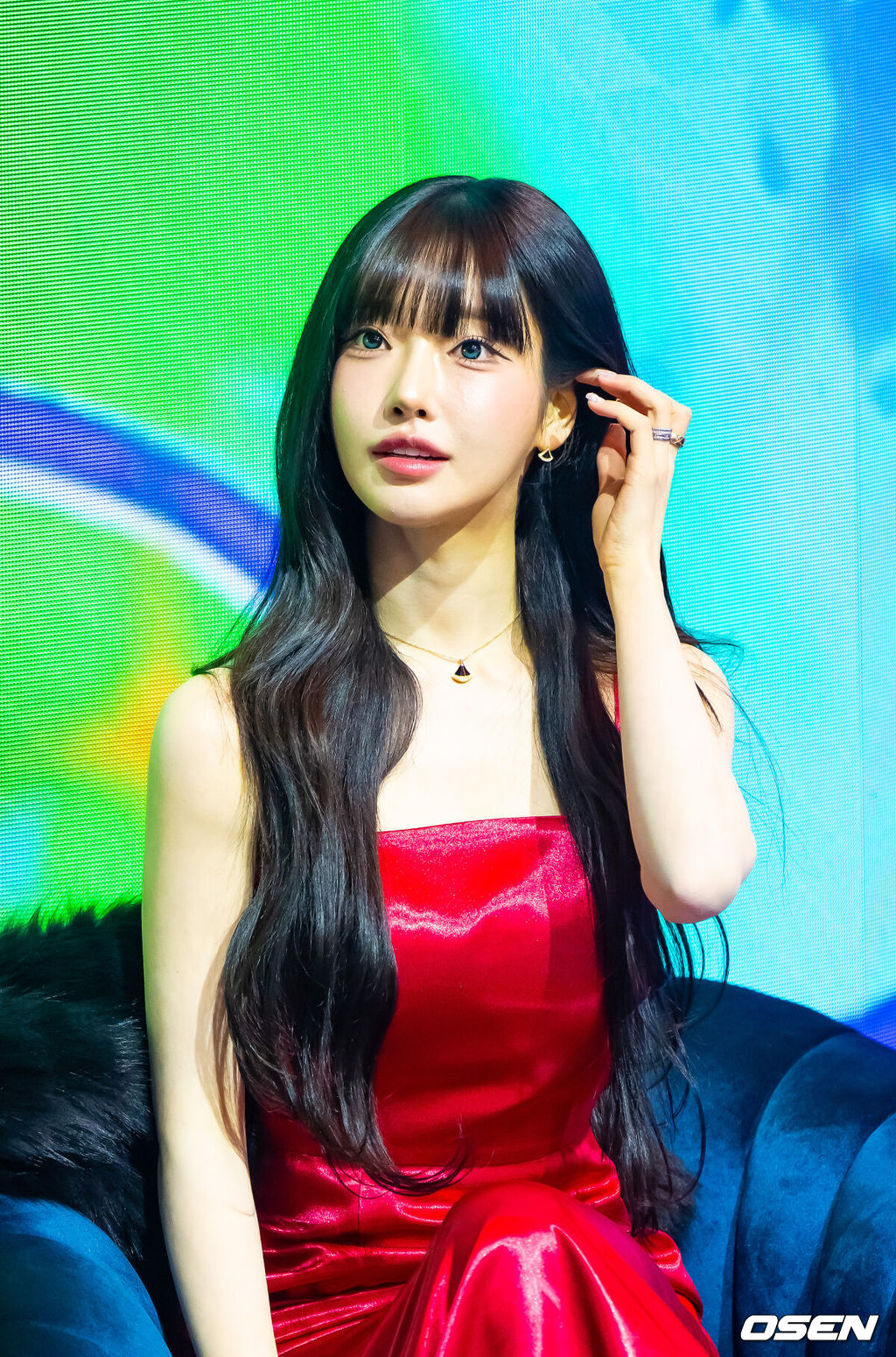 27일 서울 상암동 에스플레스센터에서  '2025 SOOP 스트리머 대상' 시상식이 진행됐다.‘스트리머 대상’은 2011년 시작돼 올해로 15회를 맞은 SOOP의 연말 시상식으로, 한 해 동안 활약한 스트리머와 이를 함께한 유저가 한자리에 모여 축하하는 자리다.3부 MC 맡은 과즙세연이 축하 무대를 즐기고 있다.  2025.12.27 / soul1014@osen.co.kr