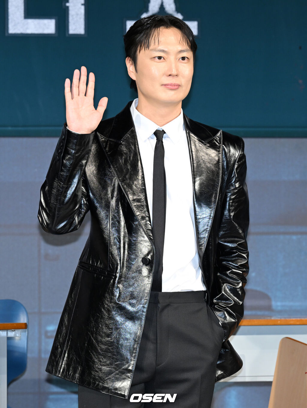 넷플릭스 시리즈 '기리고' 하이라이트 시사 및 기자간담회가 2일 서울 용산구 CGV 용산아이파크몰에서 열렸다.‘기리고’는 소원을 이뤄주는 어플리케이션 ‘기리고’의 저주로 인해 갑작스러운 죽음을 예고 받은 고등학생들이 그 저주를 피하기 위해 고군분투하는 이야기. 영 어덜트는 고등학교를 배경으로 학생들이 주인공인 장르다.배우 노재원이 포즈를 취하고 있다. 2026.04.21/cej@osen.co.kr