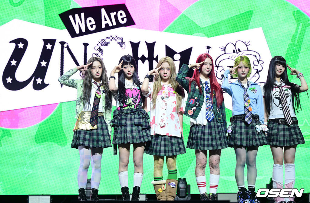 신인 걸그룹 언차일드(UNCHILD)가 21일 오후 서울 한남동 블루스퀘어 우리WON뱅킹홀에서 데뷔 싱글 '위 아 언차일드'(We Are UNCHILD) 발매 쇼케이스를 가졌다.언차일드(박예은, 히키, 티나, 아코, 이본, 나하은)는 ‘평범함’을 거부하는 접두사 ‘UN-’을 통해 정해진 틀에 얽매이지 않고 자신들만의 독특한 개성을 특별한 에너지로 승화시키겠다는 포부를 팀명에 담았다.언차일드 멤버들이 포토타임을 하고 있다. 2026.04.21 / dreamer@osen.co.kr