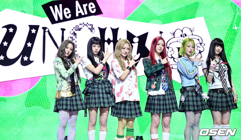 신인 걸그룹 언차일드(UNCHILD)가 21일 오후 서울 한남동 블루스퀘어 우리WON뱅킹홀에서 데뷔 싱글 '위 아 언차일드'(We Are UNCHILD) 발매 쇼케이스를 가졌다.언차일드(박예은, 히키, 티나, 아코, 이본, 나하은)는 ‘평범함’을 거부하는 접두사 ‘UN-’을 통해 정해진 틀에 얽매이지 않고 자신들만의 독특한 개성을 특별한 에너지로 승화시키겠다는 포부를 팀명에 담았다.언차일드 멤버들이 포토타임을 하고 있다. 2026.04.21 / dreamer@osen.co.kr