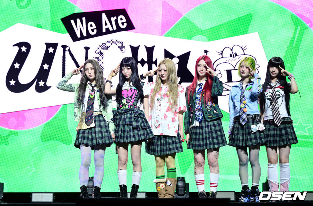 신인 걸그룹 언차일드(UNCHILD)가 21일 오후 서울 한남동 블루스퀘어 우리WON뱅킹홀에서 데뷔 싱글 '위 아 언차일드'(We Are UNCHILD) 발매 쇼케이스를 가졌다.언차일드(박예은, 히키, 티나, 아코, 이본, 나하은)는 ‘평범함’을 거부하는 접두사 ‘UN-’을 통해 정해진 틀에 얽매이지 않고 자신들만의 독특한 개성을 특별한 에너지로 승화시키겠다는 포부를 팀명에 담았다.언차일드 멤버들이 포토타임을 하고 있다. 2026.04.21 / dreamer@osen.co.kr