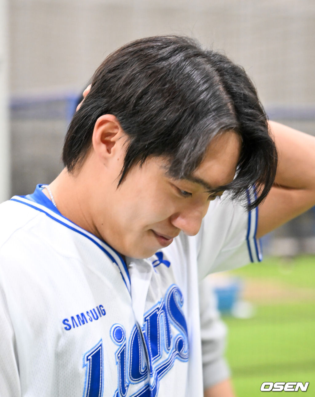 21일 오후 대구삼성라이온즈파크 ‘2026 신한 SOL Bank KBO리그' 삼성 라이온즈와 SSG 랜더스와 경기가 열릴 예정인 가운데 경기 전 그라운드 훈련이 진행됐다..이날 삼성은 최원태를, SSG는 베니지아노를 선발투수로 내세운다.경기 전 삼성 원태인이 지난 19일 LG전 태도 논란과 관련해 기자단에 입장을 밝히고 있다. 2026.04.21 / rumi@osen.co.kr