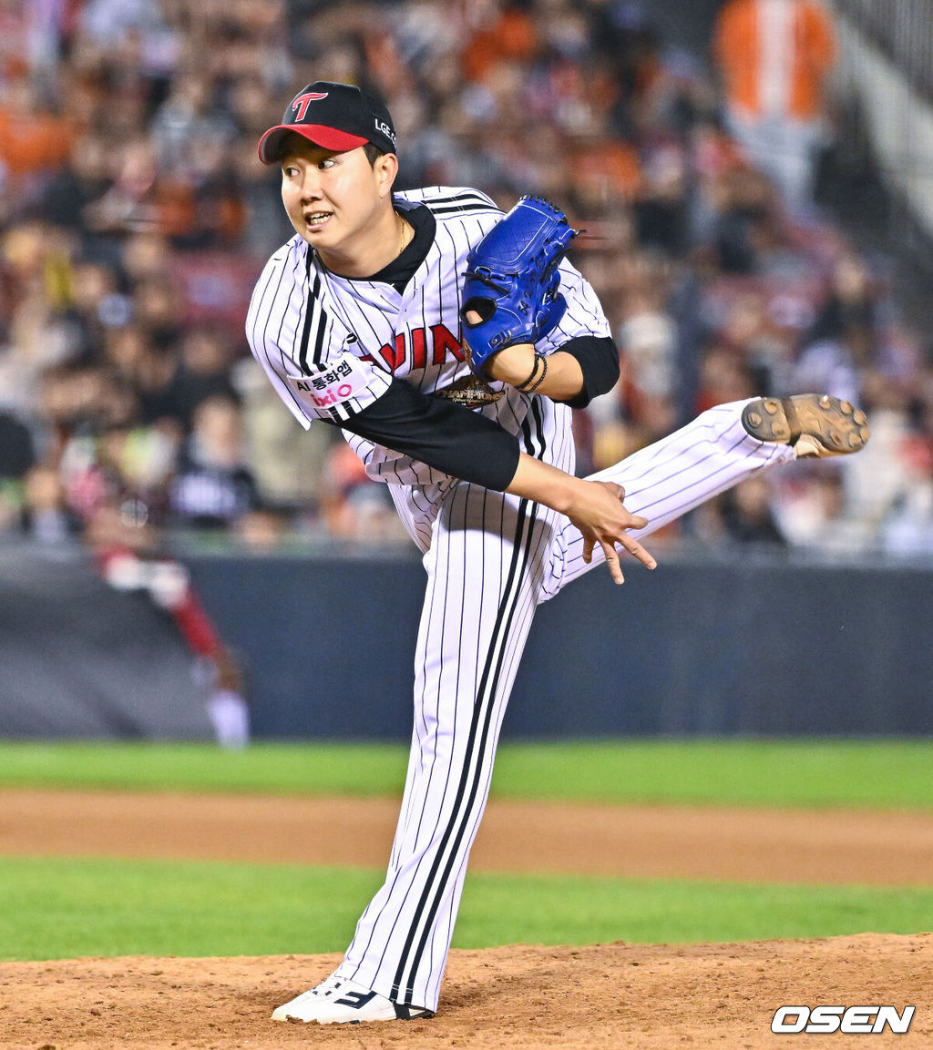 21일 오후 서울 잠실구장에서 2026 신한 SOL KBO리그 LG 트윈스와 한화 이글스의 경기가 진행됐다.이날 LG는 송승기를, 한화는 문동주를 선발투수로 내세웠다.9회초 LG 마무리 투수 유영찬이 역투하고 있다.   2026.04.21 / soul1014@osen.co.kr