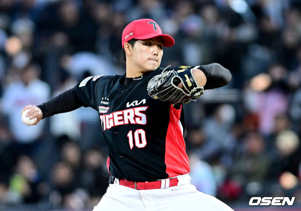 21일 수원 KT위즈파크에서 ‘2026 신한 SOL KBO리그’ KT 위즈와 KIA 타이거즈의 경기가 열렸다.홈팀 KT는 오원석, 방문팀 KIA는 김태형을 선발로 내세웠다. 2회말 KIA 선발 김태형이 힘차게 공을 뿌리고 있다. 2026.04.21 / dreamer@osen.co.kr