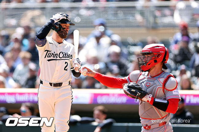 [사진] 미네소타 코디 클레멘스가 ABS 챌린지를 요청하고 있다. ⓒGettyimages(무단전재 및 재배포 금지)