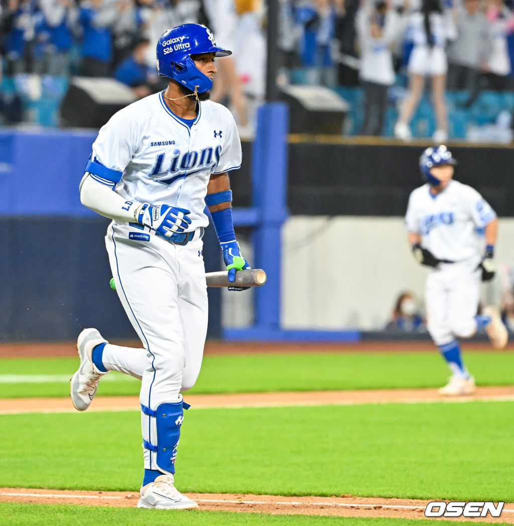 21일 오후 대구삼성라이온즈파크 ‘2026 신한 SOL Bank KBO리그' 삼성 라이온즈와 SSG 랜더스와 경기가 열렸다.이날 삼성은 최원태를, SSG는 베니지아노를 선발투수로 내세웠다.3회말 1사 주자 3루 삼성 디아즈가 좌익수 앞 1타점 적시타를 때리고 있다. 2026.04.21 / rumi@osen.co.kr