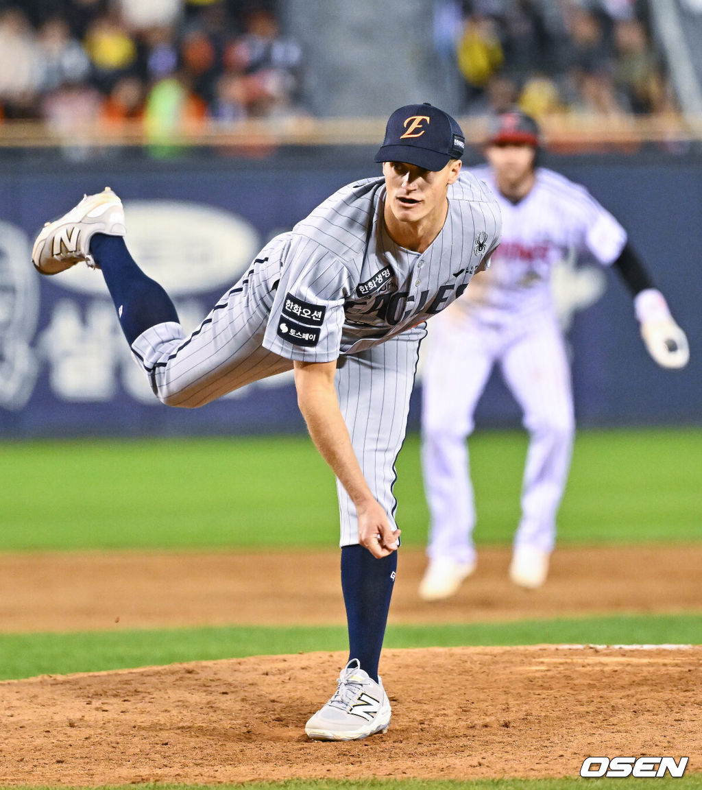 21일 오후 서울 잠실구장에서 2026 신한 SOL KBO리그 LG 트윈스와 한화 이글스의 경기가 진행됐다.이날 LG는 송승기를, 한화는 문동주를 선발투수로 내세웠다.7회말 한화 마무리 투수 쿠싱이 역투하고 있다.   2026.04.21 / soul1014@osen.co.kr