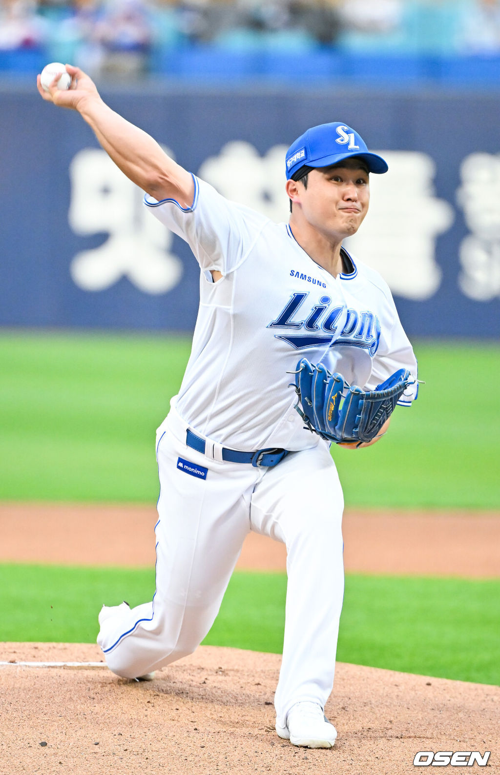 21일 오후 대구삼성라이온즈파크 ‘2026 신한 SOL Bank KBO리그' 삼성 라이온즈와 SSG 랜더스와 경기가 열렸다.이날 삼성은 최원태를, SSG는 베니지아노를 선발투수로 내세웠다.삼성 선발 최원태가 마운드 위에서 힘차게 공을 뿌리고 있다. 2026.04.21 / rumi@osen.co.kr
