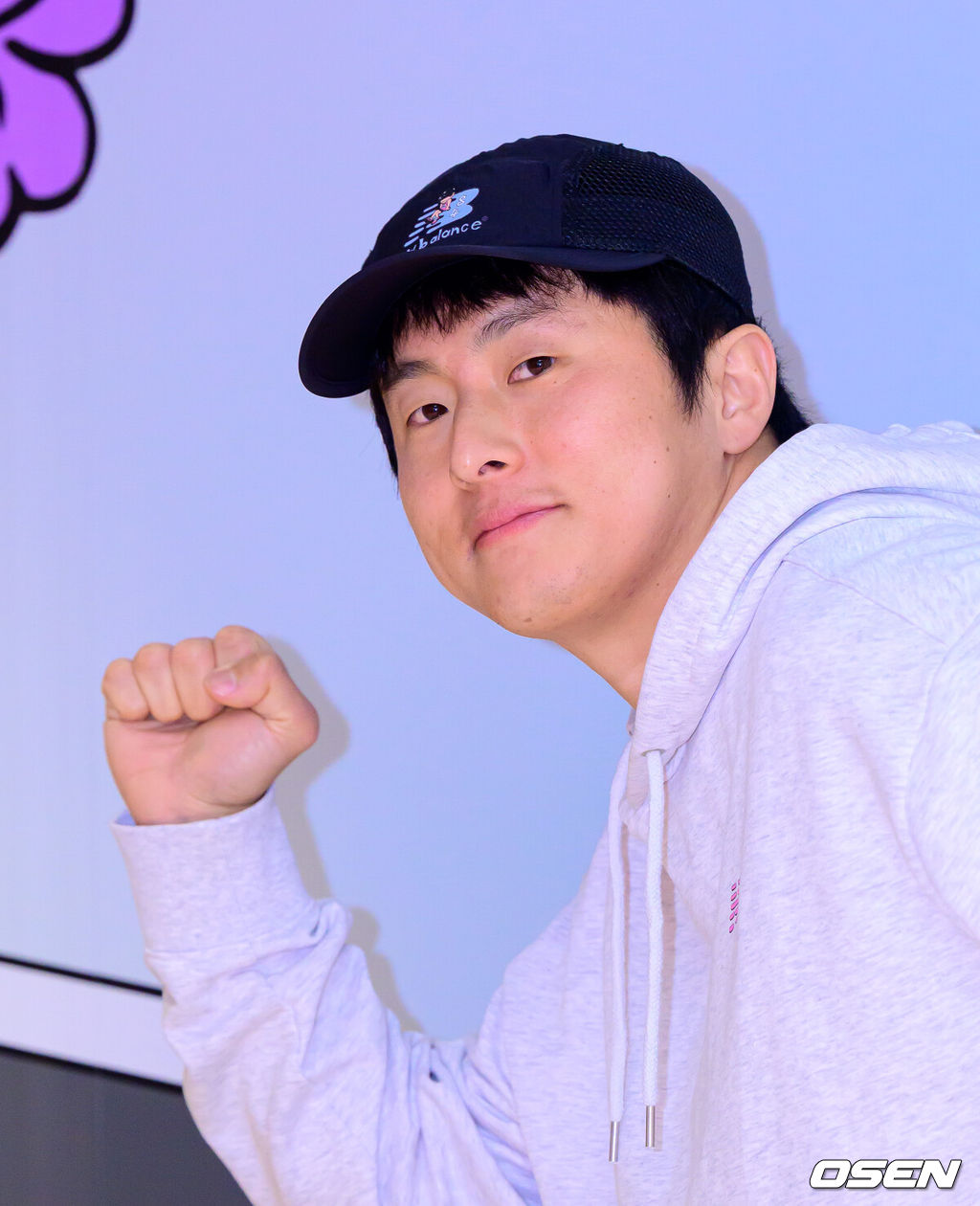 10일 서울 뉴발란스 성수점에서 뉴발란스X기안84 팝업스토어 포토행사가 열렸다.기안84는 MBC 예능 프로그램 '나 혼자 산다'를 비롯해 개인 유튜브 채널 '인생84'를 통해 시청자를 만나는 중이다.웹툰 작가 겸 방송인 기안84가 포토타임을 하고 있다. 2026.04.10 / jpnews@osen.co.kr