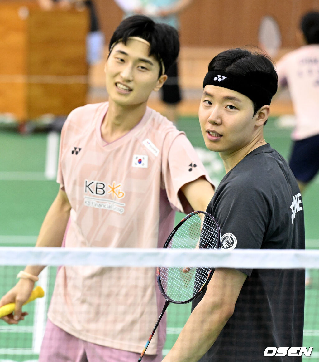 17일 충북 진천선수촌에서 대한민국 배드민턴 국가대표팀 미디어데이가 열렸다.배드민턴 대표팀 김원호와 서승재가 훈련을 하고 있다. 2025.06.17 /sunday@osen.co.kr