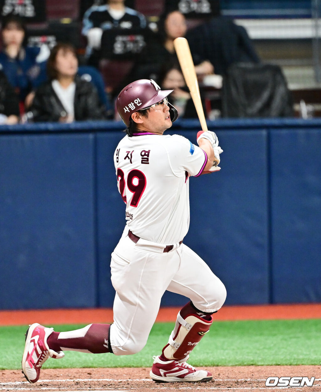 22일 오후 서울 고척스카이돔에서 2026 신한 SOL KBO리그 키움 히어로즈와 NC 다이노스의 경기가 진행됐다.이날 키움은 알칸타라를, NC는 신민혁을 선발투수로 내세웠다.5회말 키움 선두타자 임지열이 2루타를 날리고 있다.    2026.04.22 / soul1014@osen.co.kr