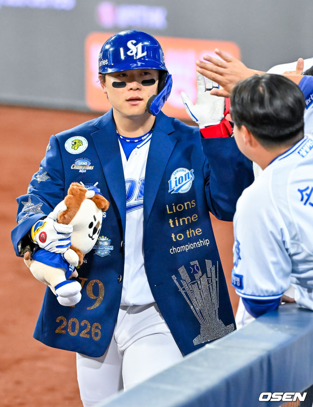 22일 오후 대구삼성라이온즈파크 ‘2026 신한 SOL Bank KBO리그' 삼성 라이온즈와 SSG 랜더스와 경기가 열릴 예정인 가운데 경기 전 그라운드 훈련이 진행됐다.이날 삼성은 후라도를, SSG는 최민준을 선발투수로 내세운다.5회말 삼성 선두타자로 나온 박승규가 좌월 역전 솔로 홈런을 때린 후 덕아웃에서 기뻐하고 있다. 2026.04.22 / rumi@osen.co.kr