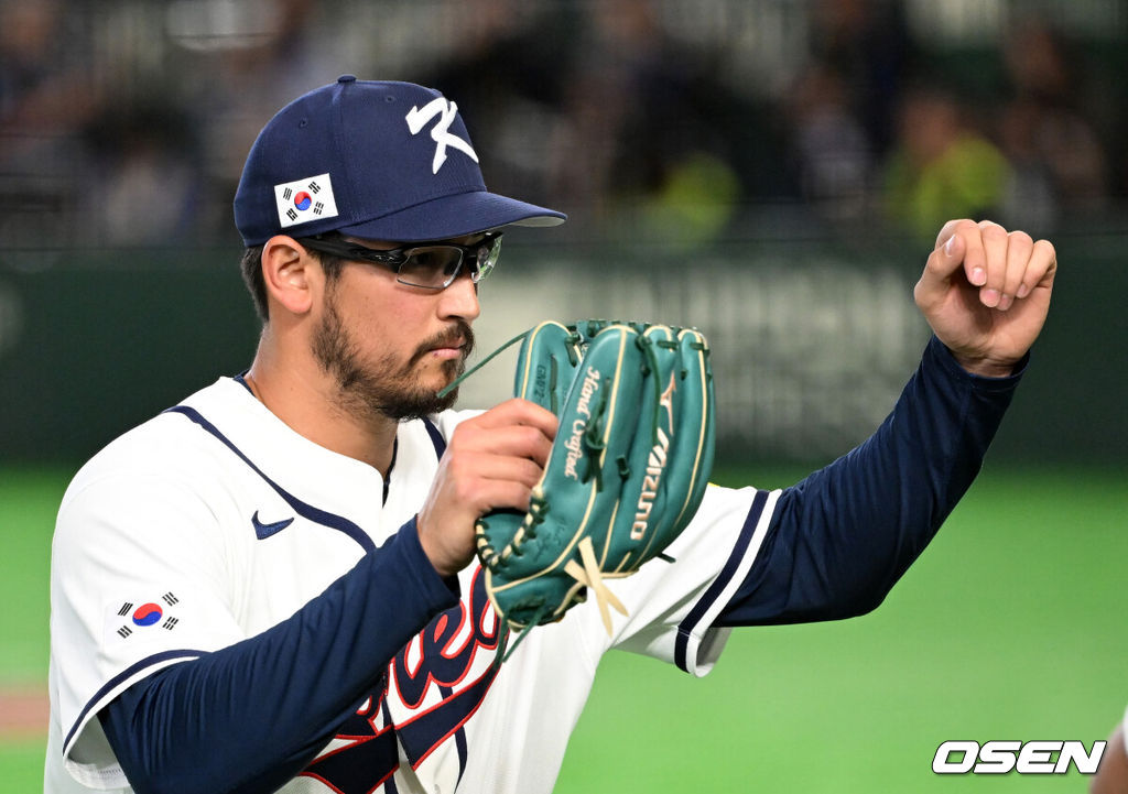 8일 일본 도쿄돔에서 2026 월드베이스볼클래식(WBC) 1라운드 C조 조별리그 대한민국과 대만의 경기가 열렸다.한국은 전날(7일) 일본과의 경기에서 6-8로 석패했다. 앞서 체코전을 11-4로 잡았던 한국은 1승1패를 마크하게 됐고, 남은 대만전과 호주전에 사활을 걸어야 한다.7회초 1사 1,2루에서 한국 데인 더닝이 대만 린자정을 3루땅볼 병살로 처리하며 기뻐하고 있다. 2026.03.08 /spjj@osen.co.kr