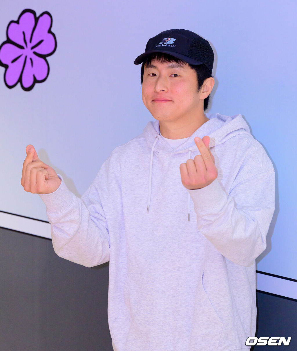 10일 서울 뉴발란스 성수점에서 뉴발란스X기안84 팝업스토어 포토행사가 열렸다.기안84는 MBC 예능 프로그램 '나 혼자 산다'를 비롯해 개인 유튜브 채널 '인생84'를 통해 시청자를 만나는 중이다.웹툰 작가 겸 방송인 기안84가 포토타임을 하고 있다. 2026.04.10 / jpnews@osen.co.kr