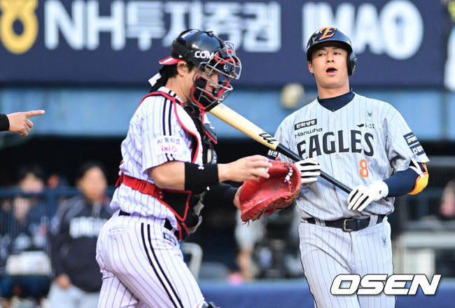 [OSEN=잠실, 최규한 기자] 23일 서울 잠실야구장에서 ‘2026 신한 SOL KBO리그’ LG 트윈스와 한화 이글스의 경기가 열렸다.홈팀 LG는 이정용, 방문팀 한화는 황준서를 선발로 내세웠다. 2회초 무사 선두타자로 나선 한화 노시환이 삼진으로 물러나고 있다. 2026.04.23 / dreamer@osen.co.kr