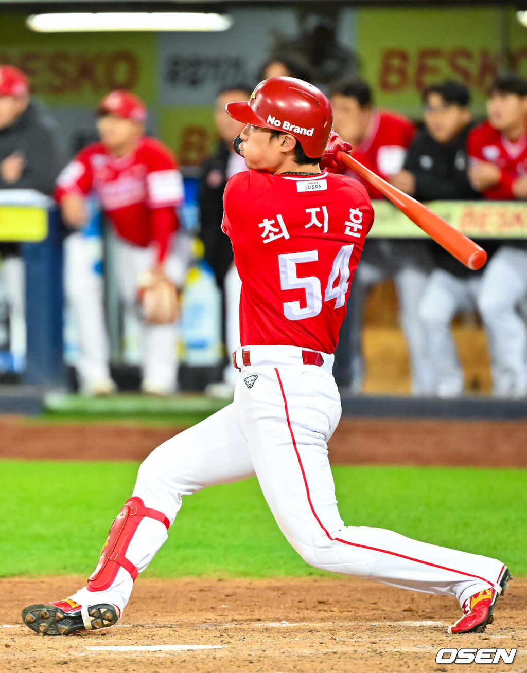 23일 오후 대구삼성라이온즈파크 ‘2026 신한 SOL Bank KBO리그' 삼성 라이온즈와 SSG 랜더스와 경기가 열렸다.이날 삼성은 오러클린을, SSG는 화이트를 선발투수로 내세웠다.9회초 2사 주자 만루 SSG 최지훈이 우익수 뒤 2타점 적시 2루타를 때리고 있다. 2026.04.23 / rumi@osen.co.kr