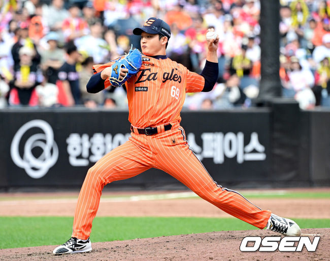 [OSEN=대전, 최규한 기자] 12일 대전 한화생명볼파크에서 ‘2026 신한 SOL KBO리그’ 한화 이글스와 KIA 타이거즈의 경기가 열렸다. 5회초 2사 주자없는 상황 마운드에 오른 한화 강건우가 힘차게 공을 뿌리고 있다. 2026.04.12 / dreamer@osen.co.kr