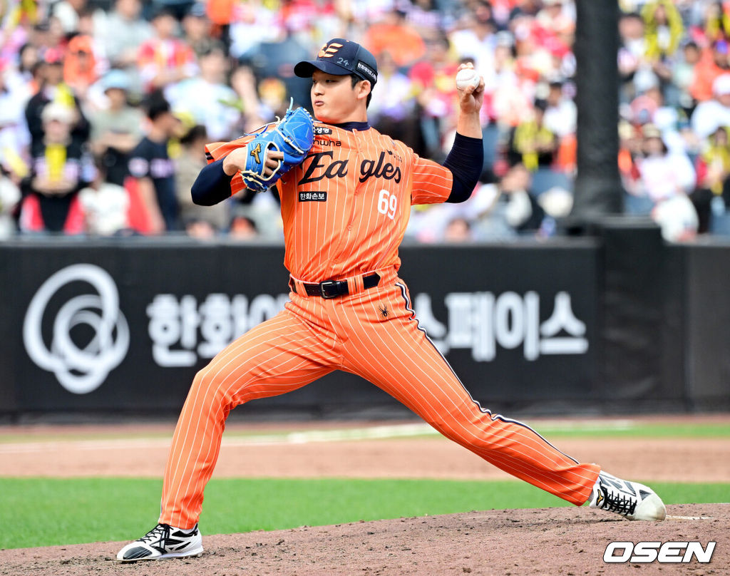 12일 대전 한화생명볼파크에서 ‘2026 신한 SOL KBO리그’ 한화 이글스와 KIA 타이거즈의 경기가 열렸다. 5회초 2사 주자없는 상황 마운드에 오른 한화 강건우가 힘차게 공을 뿌리고 있다. 2026.04.12 / dreamer@osen.co.kr