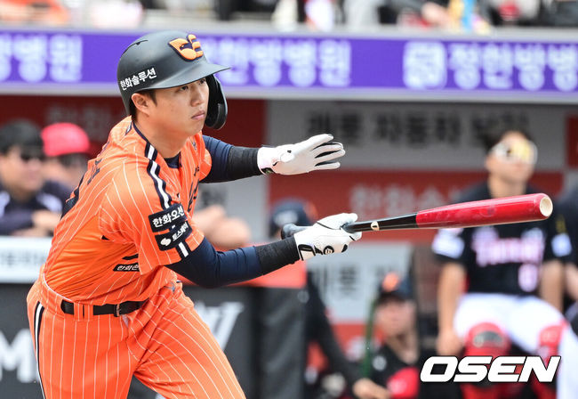 [OSEN=대전, 최규한 기자] 12일 대전 한화생명볼파크에서 ‘2026 신한 SOL KBO리그’ 한화 이글스와 KIA 타이거즈의 경기가 열렸다.홈팀 한화는 잭 쿠싱, 방문팀 KIA는 애덤 올러를 선발로 내세웠다. 5회말 1사 2루 상황 한화 이원석이 추격의 1타점 적시타를 날리고 있다. 2026.04.12 / dreamer@osen.co.kr