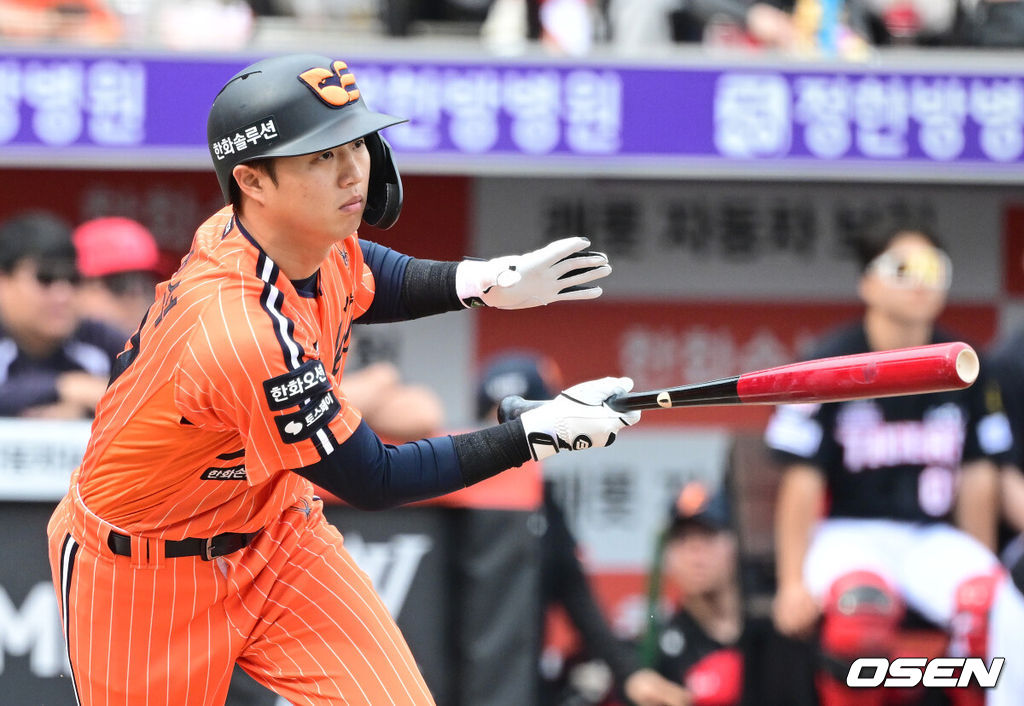 12일 대전 한화생명볼파크에서 ‘2026 신한 SOL KBO리그’ 한화 이글스와 KIA 타이거즈의 경기가 열렸다.홈팀 한화는 잭 쿠싱, 방문팀 KIA는 애덤 올러를 선발로 내세웠다. 5회말 1사 2루 상황 한화 이원석이 추격의 1타점 적시타를 날리고 있다. 2026.04.12 / dreamer@osen.co.kr