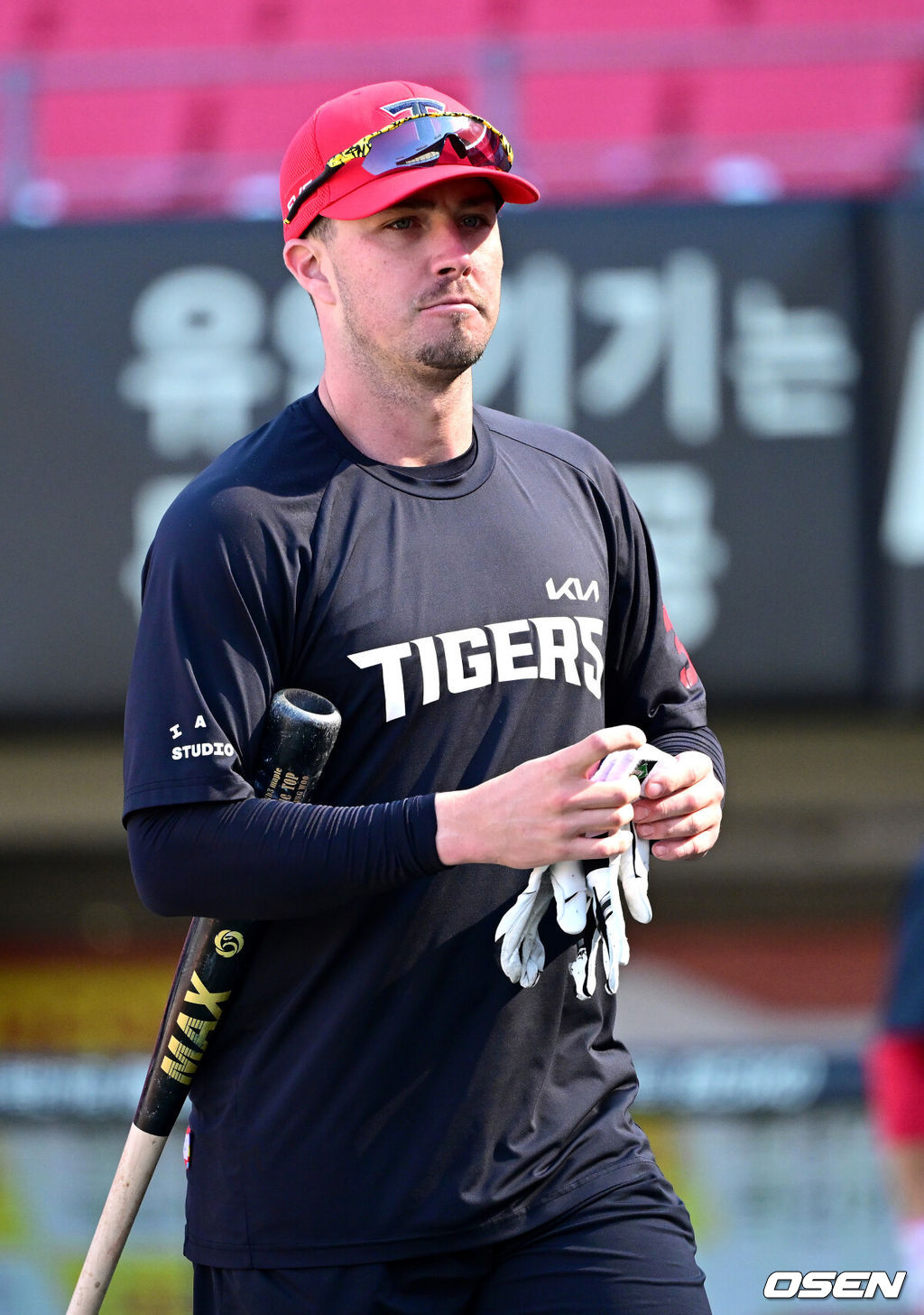 7일 광주-기아 챔피언스필드에서 ‘2026 신한 SOL KBO리그’ KIA 타이거즈와 삼성 라이온즈의 경기가 열린다.홈팀 KIA는 양현종, 방문팀 삼성은 양창섭을 선발로 내세운다. 경기를 앞두고 KIA 제리드 데일이 훈련을 마친 뒤 그라운드를 나서고 있다. 2026.04.07 / dreamer@osen.co.kr