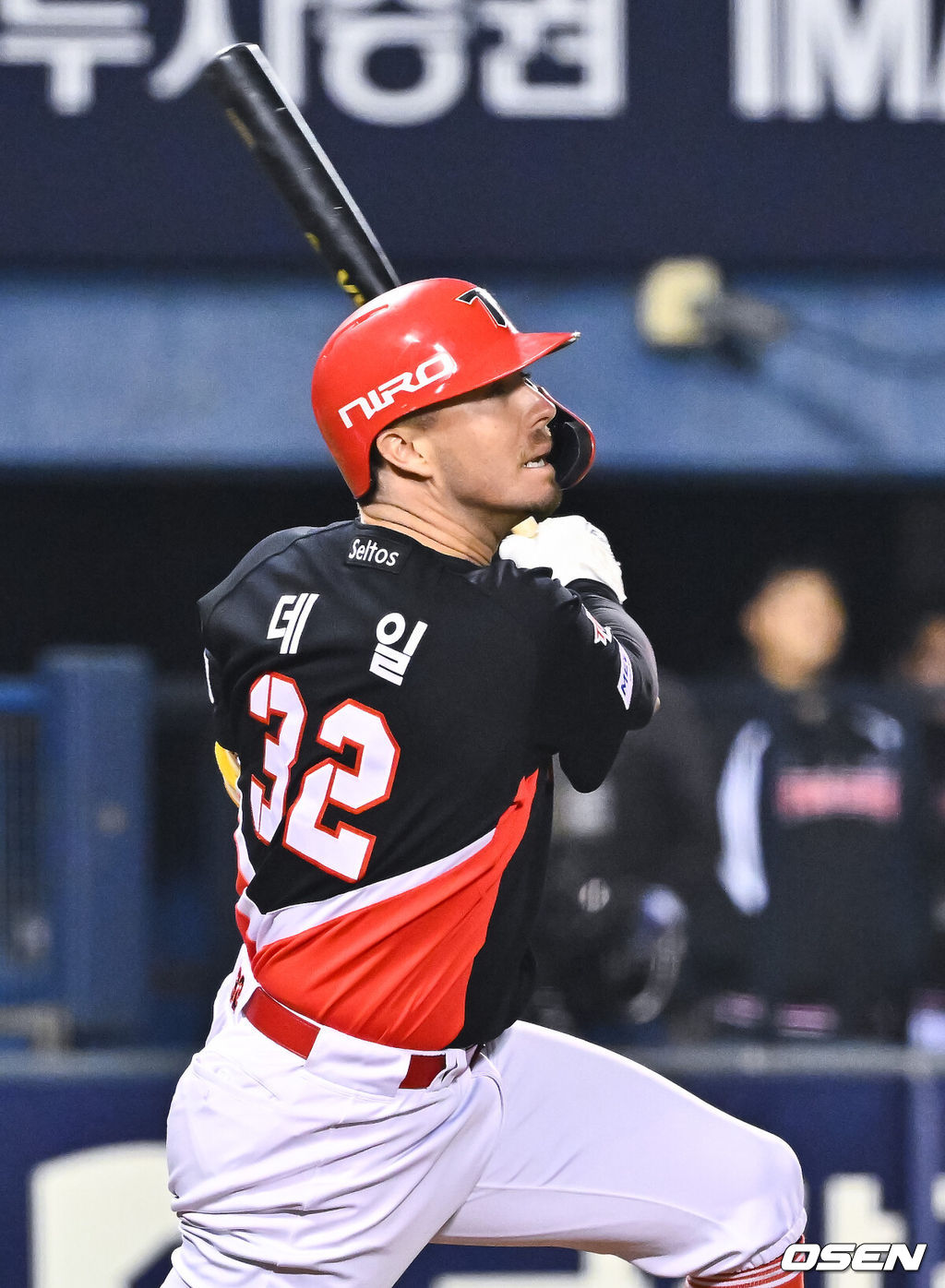 1일 서울 잠실야구장에서 2026 신한 SOL KBO리그 LG 트윈스와 KIA 타이거즈의 경기가 열렸다. 이날 LG는 송승기를, KIA는 양현종을 선발로 내세웠다.9회초 2사 1,3루 KIA 데일이 1타점 적시타를 날리고 있다.     2026.04.01 / soul1014@osen.co.kr