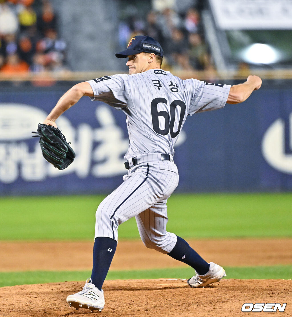 21일 오후 서울 잠실구장에서 2026 신한 SOL KBO리그 LG 트윈스와 한화 이글스의 경기가 진행됐다.이날 LG는 송승기를, 한화는 문동주를 선발투수로 내세웠다.7회말 한화 마무리 투수 쿠싱이 역투하고 있다.   2026.04.21 / soul1014@osen.co.kr