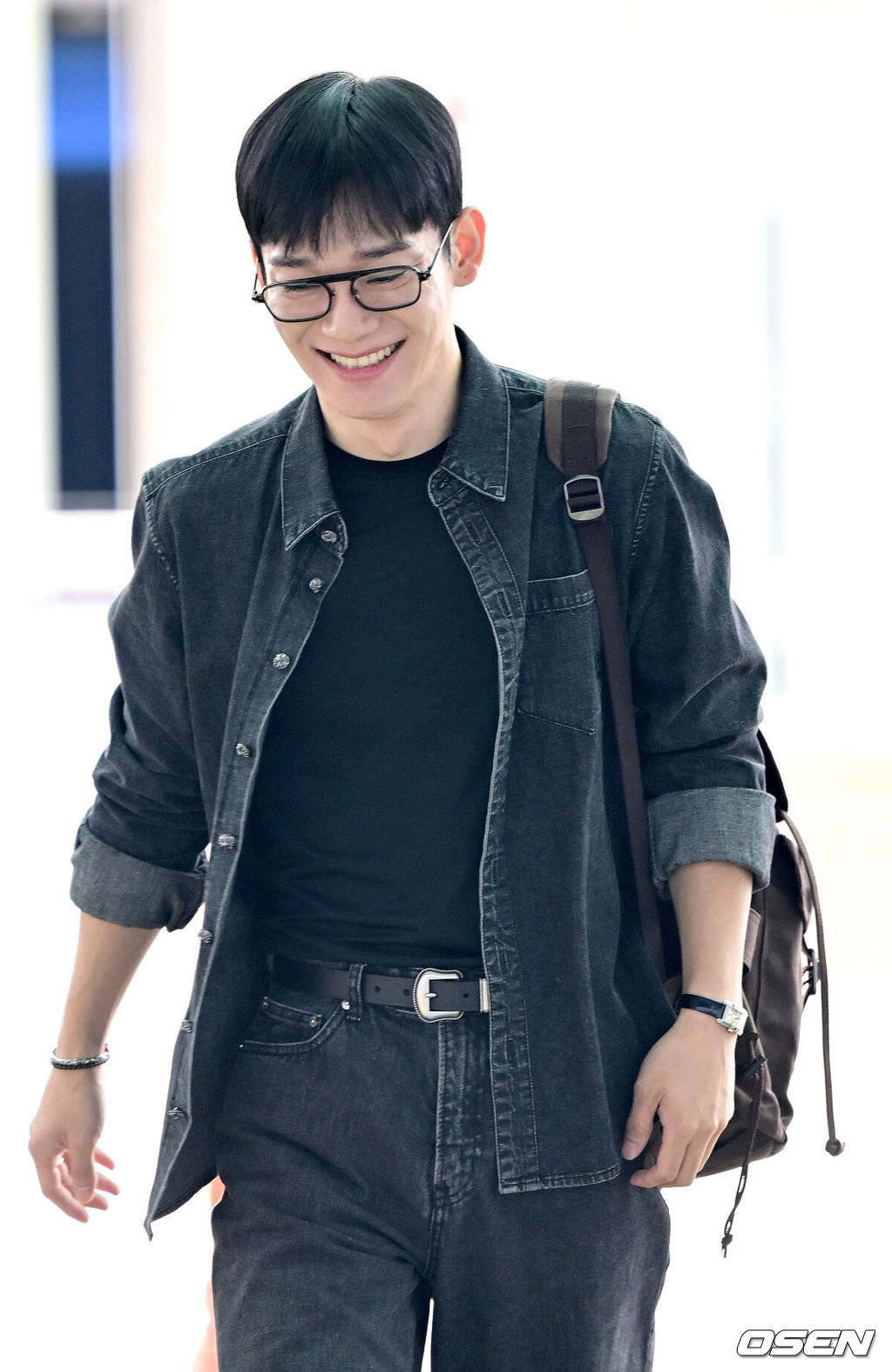 엑소 첸과 시우민이 5일 오전 해외 일정 참석을 위해 인천공항을 통해 대만으로 출국했다.<br /><br />엑소 첸백시는 ‘2024 가오슝 비어 페스티벌’에 참석해 팬들을 만날 예정이다.<br /><br />엑소 첸이 출국장으로 향하고 있다. 2024.07.05 / dreamer@osen.co.kr