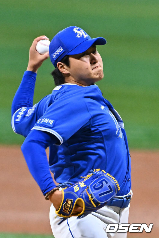 [OSEN=고척, 박준형 기자] 24일 오후 서울 고척스카이돔에서 2026 신한 SOL KBO리그 키움 히어로즈와 삼성 라이온즈의 경기가 진행됐다.이날 키움은 안우진을, 삼성은 이승현을 선발투수로 내세웠다.1회말 삼성 선발투수 이승현이 역투하고 있다.     2026.04.24 / soul1014@osen.co.kr