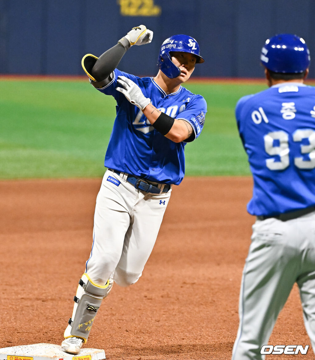 24일 오후 서울 고척스카이돔에서 2026 신한 SOL KBO리그 키움 히어로즈와 삼성 라이온즈의 경기가 진행됐다.이날 키움은 안우진을, 삼성은 이승현을 선발투수로 내세웠다.5회초 삼성 류지혁이 솔로홈런을 날리고 베이스를 돌고 있다.    2026.04.24 / soul1014@osen.co.kr