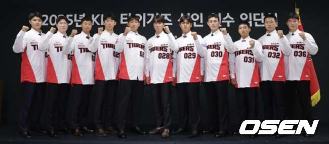 KIA 타이거즈의 2025년 신인 입단식. 29번 유니폼이 나연우. / KIA 타이거즈 제공