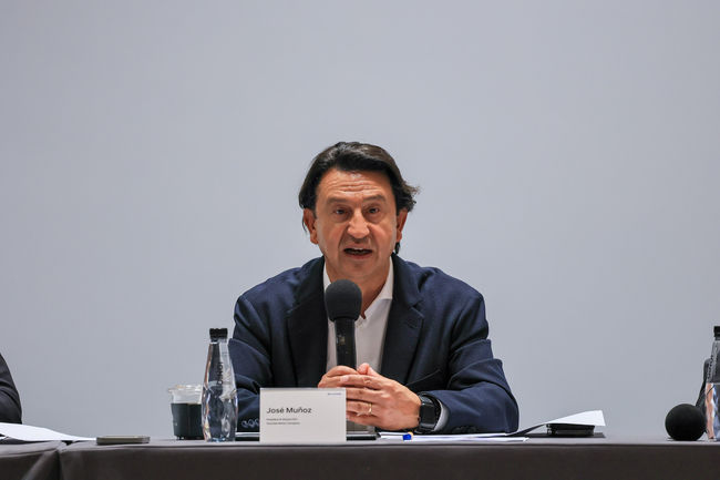 2026 베이징 국제 모터쇼 현대자동차 미디어 간담회에서 답변하고 있는 현대자동차 호세 무뇨스 사장