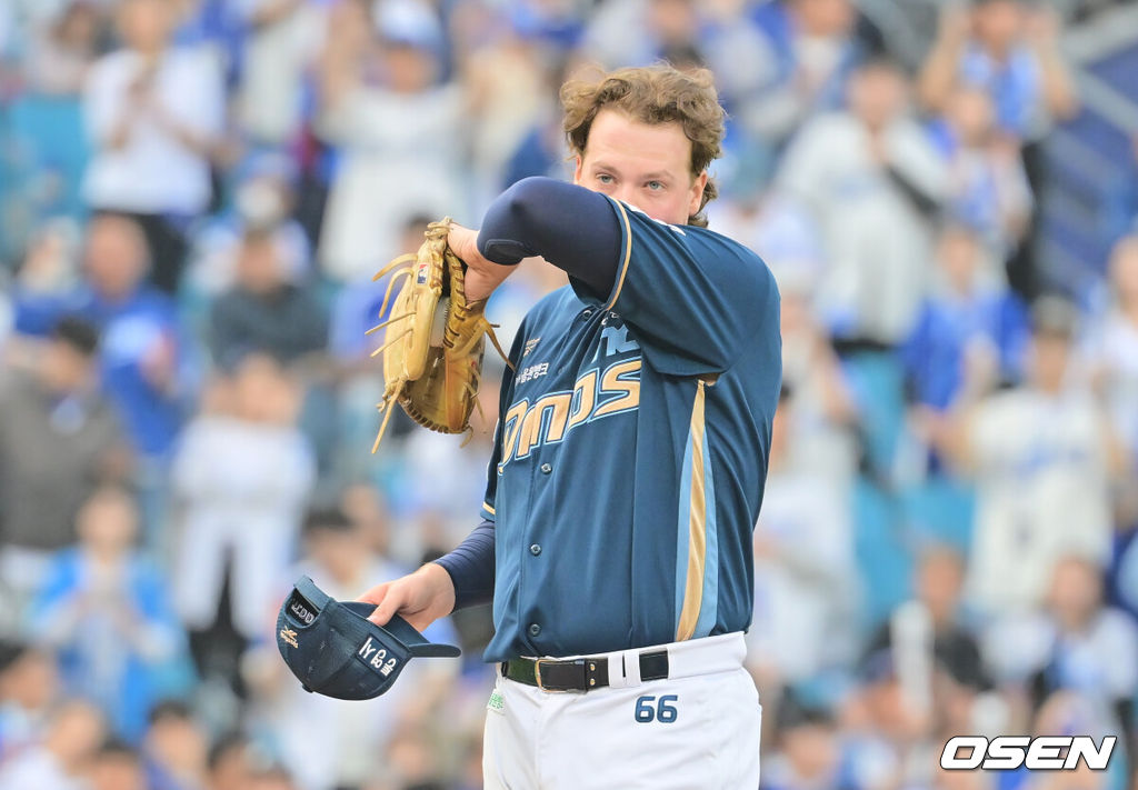11일 대구삼성라이온즈파크에서 2026 신한 SOL KBO 리그 삼성 라이온즈와 NC 다이노스의 경기가 열렸다. 홈팀 삼성은 오러클린이, 방문팀 NC는 테일러가 선발 출전했다. NC 다이노스 테일러가 2회말 1사 만루 삼성 라이온즈 박승규에게 몸에 맞는 볼을 던지고 아쉬워하고 있다. 2026.04.11 / foto0307@osen.co.kr