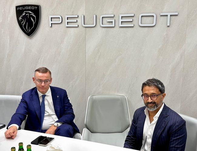 알랭 파베이 CEO와 니르말 네어 본부장.