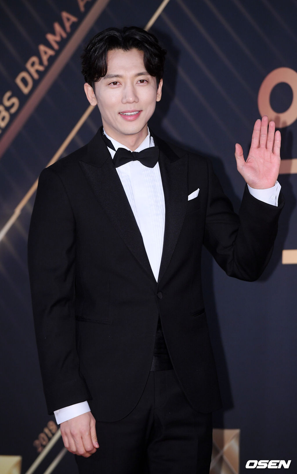 31일 오후 서울 영등포구 여의도 KBS 신관홀 로비에서 진행된 '2019 KBS 연기대상' 포토월 행사 진행됐다.기태영이 포토월로 입장하며 포즈를 취하고 있다./ rumi@osen.co.kr