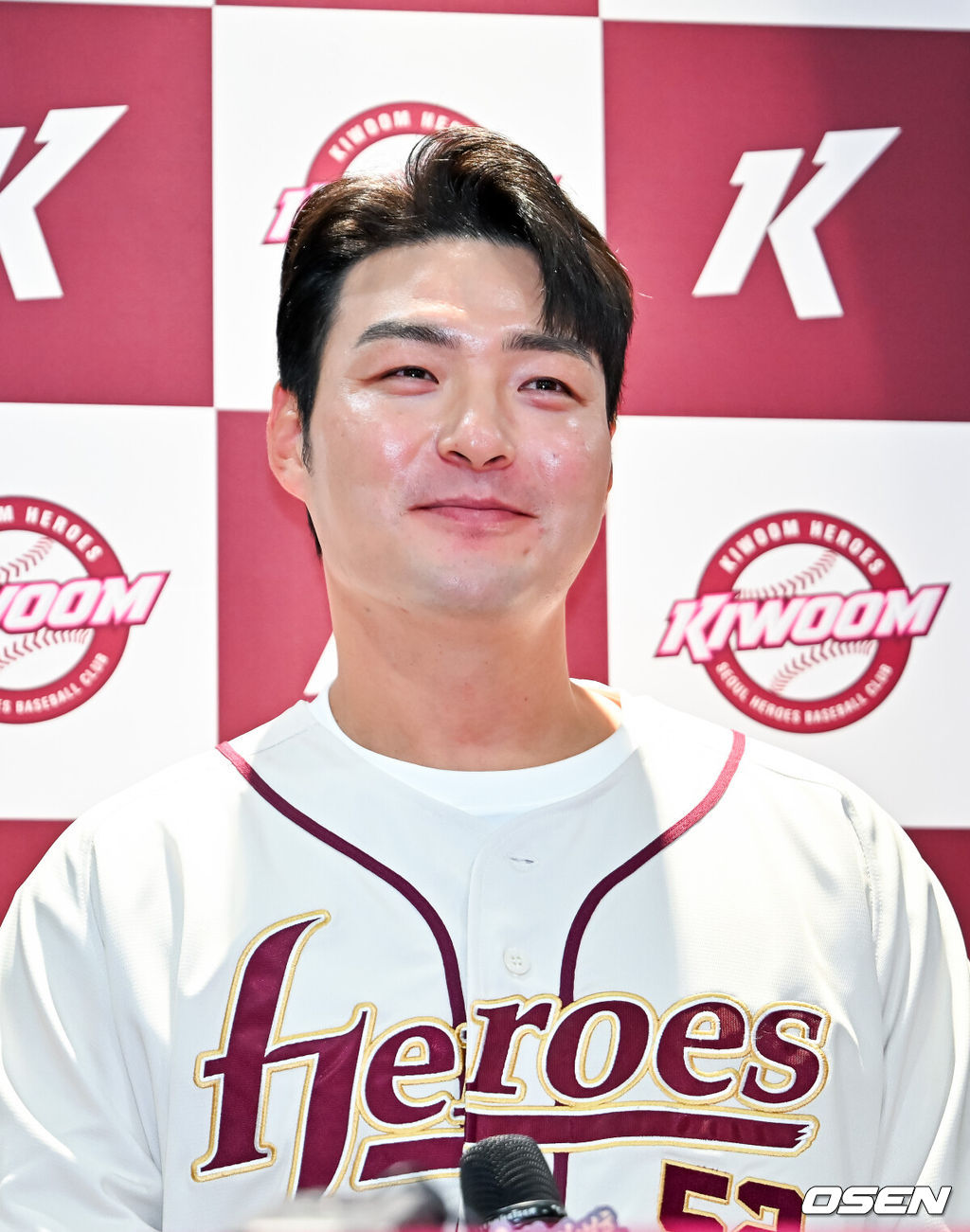 26일 오후 서울 고척스카이돔에서 2026 신한 SOL KBO리그 키움 히어로즈와 삼성 라이온즈의 경기가 열렸다.이날 키움은 박준현을, 삼성은 장찬희를 선발투수로 내세운다.경기 전 박병호 코치의 선수 은퇴 기자회견이 진행되고 있다. 2026.04.26 / rumi@osen.co.kr