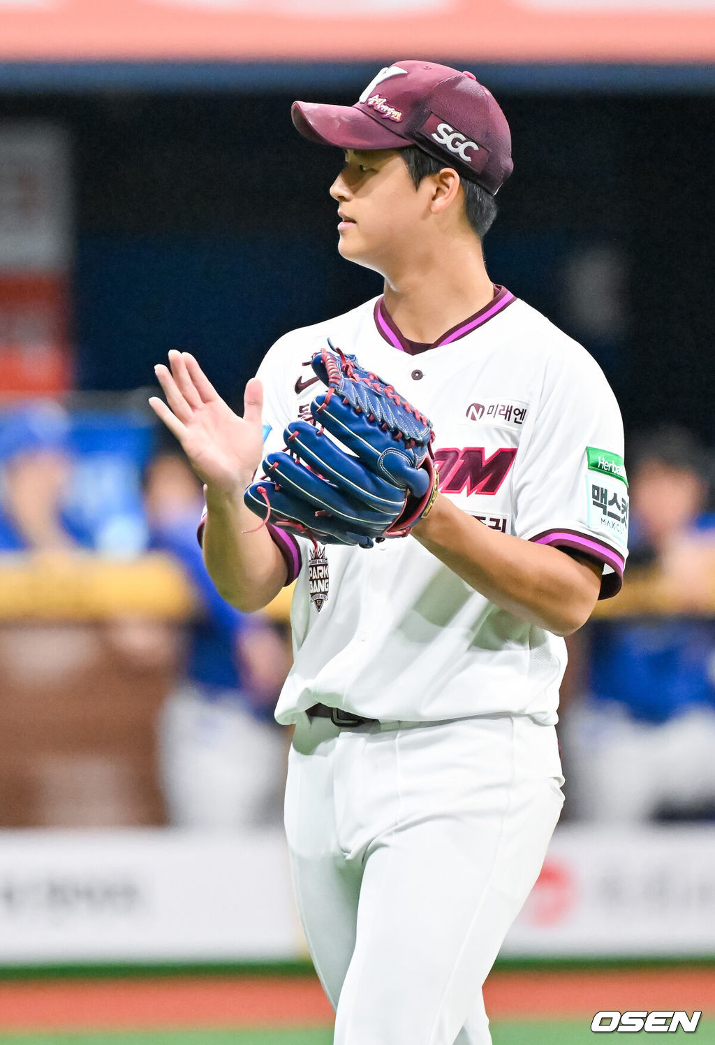 26일 오후 서울 고척스카이돔에서 2026 신한 SOL KBO리그 키움 히어로즈와 삼성 라이온즈의 경기가 열렸다.이날 키움은 박준현을, 삼성은 장찬희를 선발투수로 내세운다.4회초를 마친 키움 선발 박준현이 기뻐하고 있다. 2026.04.26 / rumi@osen.co.kr