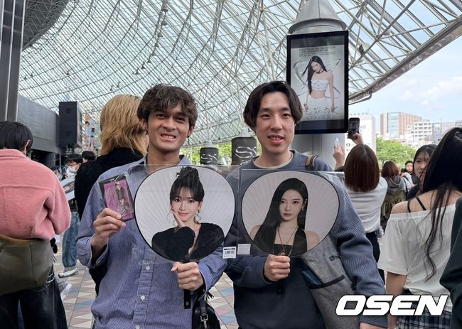 [OSEN=김채연 기자] 에스파의 도쿄돔 단독 콘서트를 앞둔 가운데 니코(27), 시미즈(25)가 취재진의 인터뷰에 응했다.