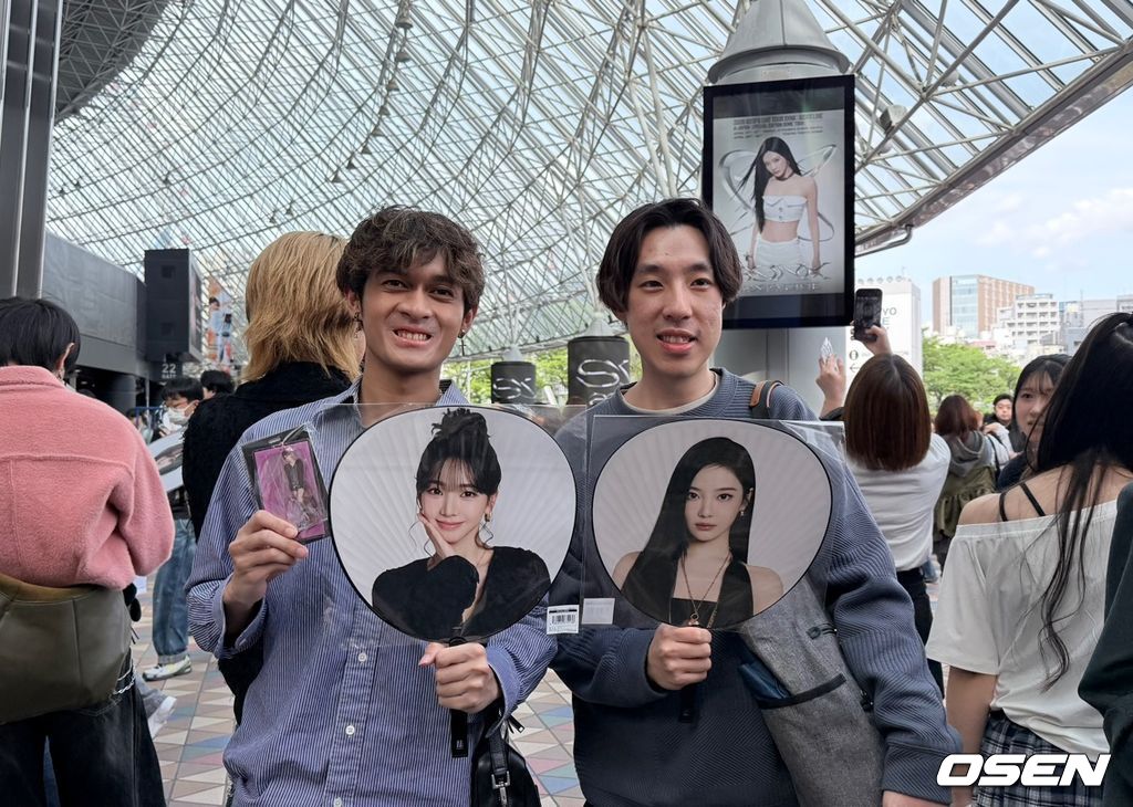 에스파의 도쿄돔 단독 콘서트를 앞둔 가운데 니코(27), 시미즈(25)가 취재진의 인터뷰에 응했다.