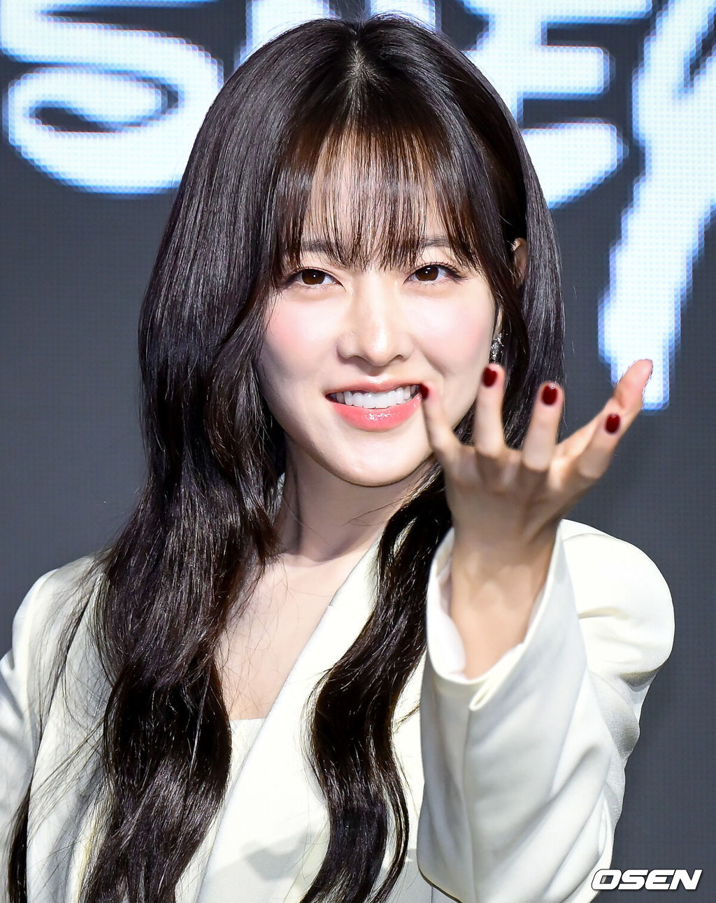 디즈니+의 오리지널 시리즈 '골드랜드' 제작발표회가 27일 서울 영등포구 콘래드 서울 호텔에서 열렸다.‘골드랜드’는 밀수 조직의 1500억 금괴를 손에 넣은 ‘희주(박보영 분)’가 탐욕과 배신이 뒤엉킨 아수라장 속에서 금을 독차지하기 위해 사투를 벌이는 ‘금빛 욕망 생존 스릴러’다. 오는 29일 공개된다.배우 박보영이 포즈를 취하고 있다. 2026.04.27 /cej@osen.co.kr