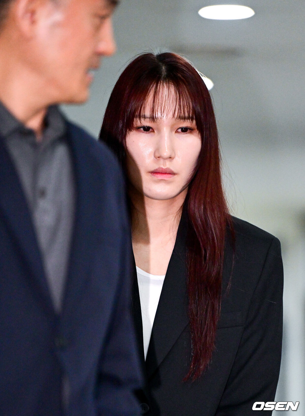 27일 오전 서울 상암동 한국배구연맹(KOVO) 사무실에서 안혜진과 관련한 상벌위원회가 열렸다.안혜진은 지난 16일 오전 음주운전을 하다 경찰에 적발된 것으로 알려졌다. 2025~2026시즌 팀의 우승을 이끌었고, FA 자격까지 얻었는데, 음주운전으로 인해 그가 어렵게 쌓은 성과를 한순간에 날리게 됐다. 안혜진이 상벌위원회에 참석해 소명을 마친 뒤 취재진에게 입장을 밝히기 위해 발걸음을 옮기고 있다. 2026.04.27 / dreamer@osen.co.kr